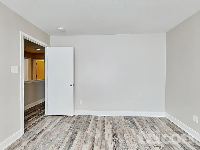 451 Presidents Ct — Photo 11