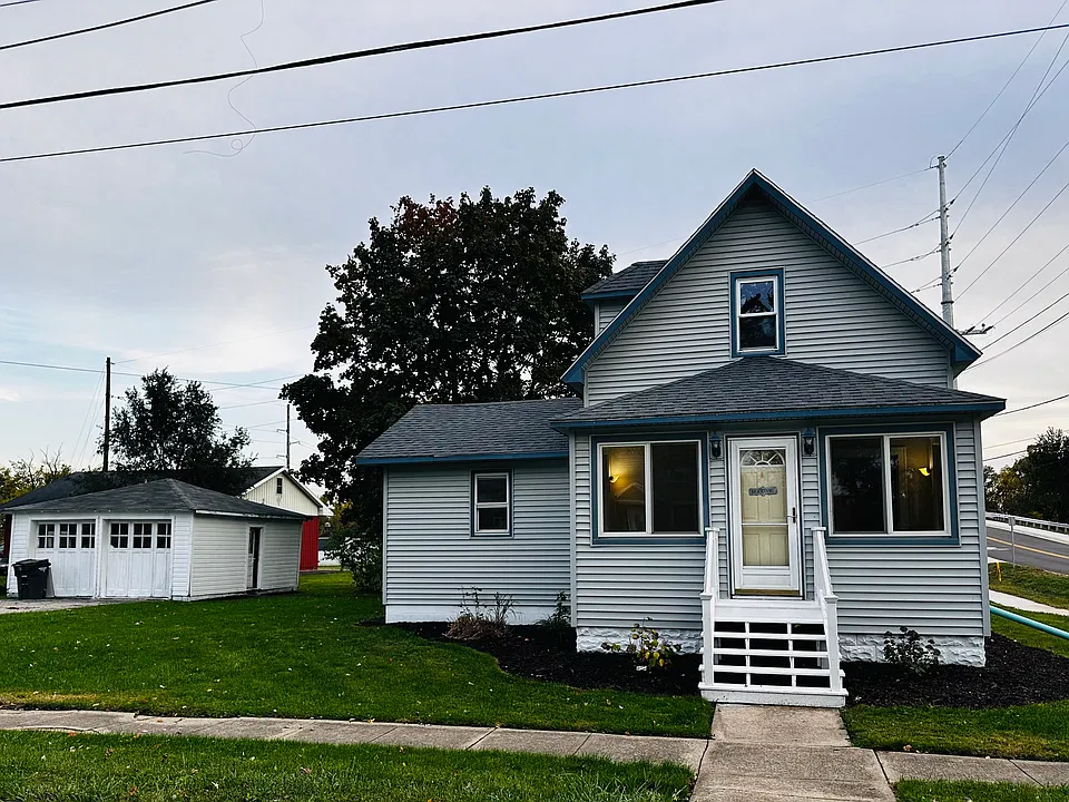 202 Maple St