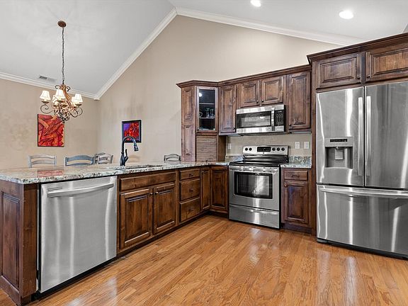 3rd image of 2427 Baskette Way