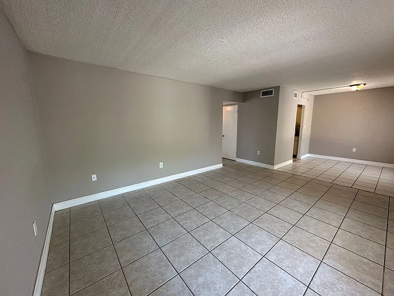 1830 Maravilla Ave #502 — Photo 10