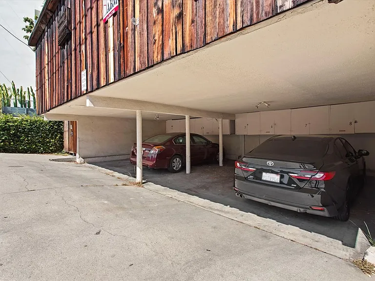 908 N San Vicente Blvd #3 — Photo 16