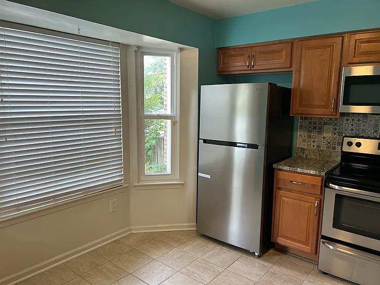 717 Westminster Ln — Photo 4