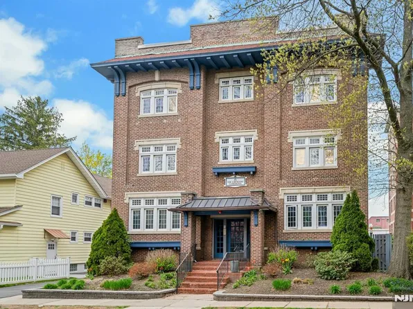 15 The Cres, Montclair, NJ 07042