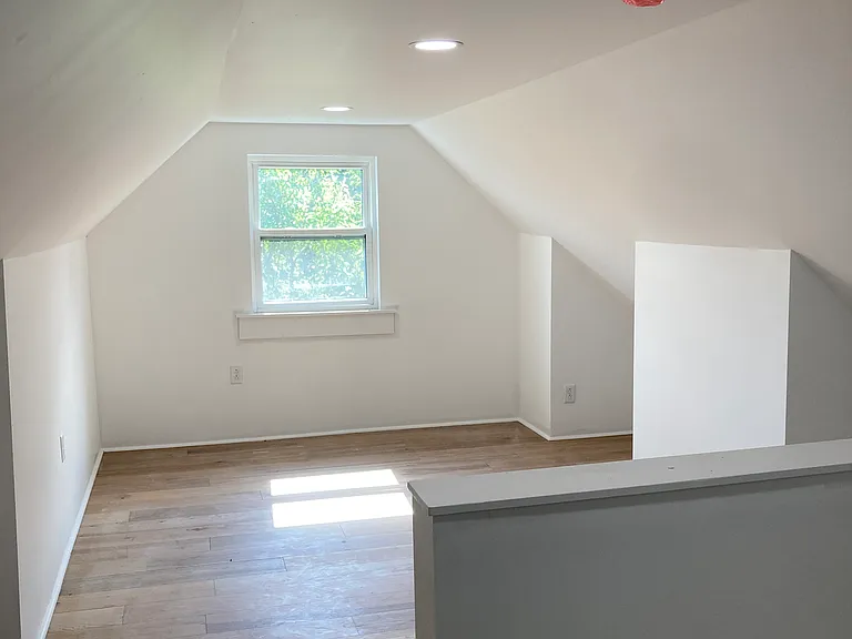 4455 Gladstone St — Photo 18