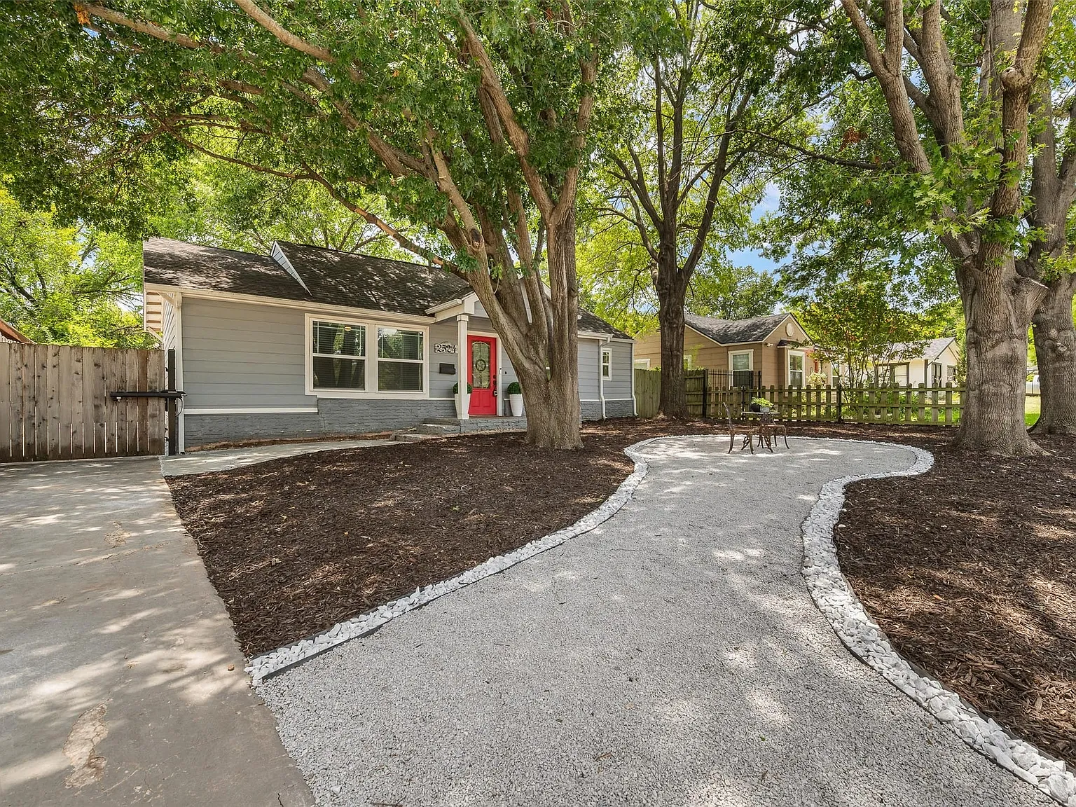 4 bed, 3.0 bath, 2202 sqft, $2,500 — Photo 2