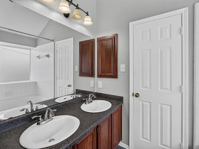 6318 Brookcrest Dr — Photo 24