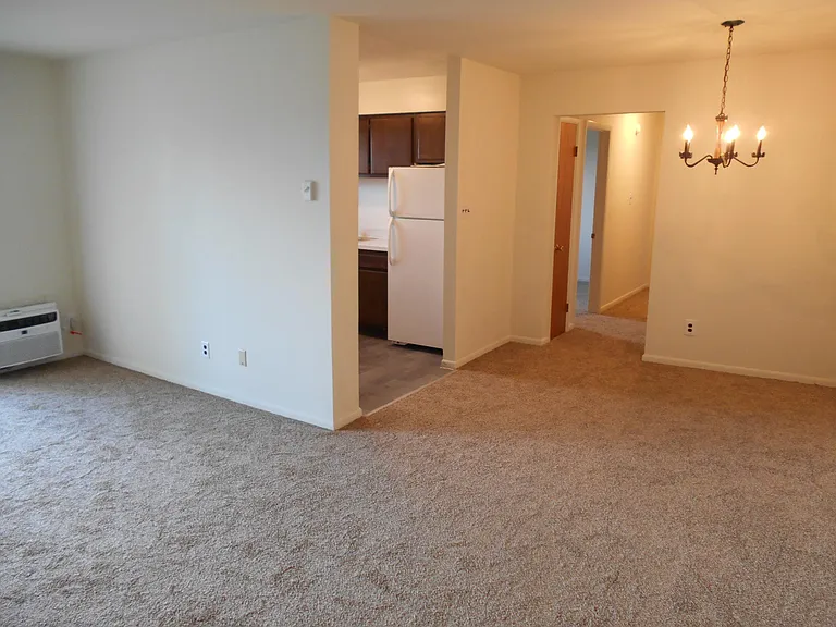 1407 E Tremont St #11 — Photo 7