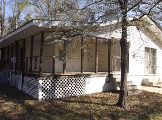 1396 Forest Lake Dr, Manning, SC 29102