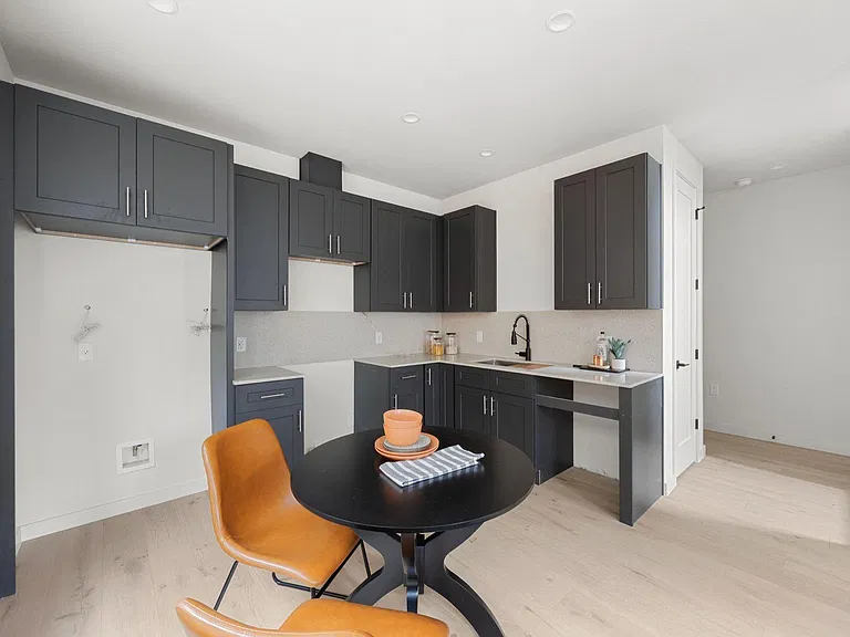 1709 Maple Ave #2B — Photo 8