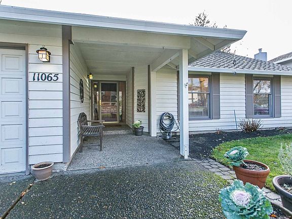 2nd image of 11065 SW Summer Lake Dr