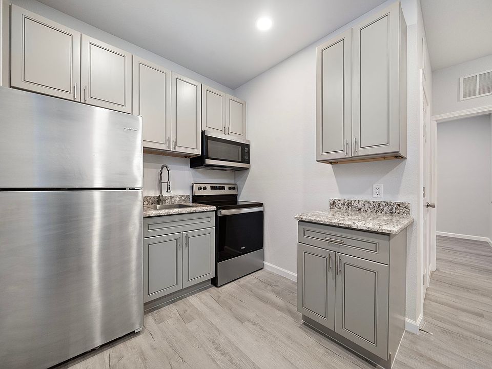 1st image of 920 Avenue L #1