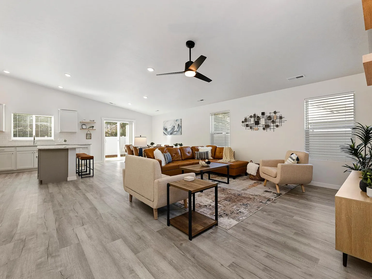 4 bed, 1860 sqft, $3,850 — Photo 3