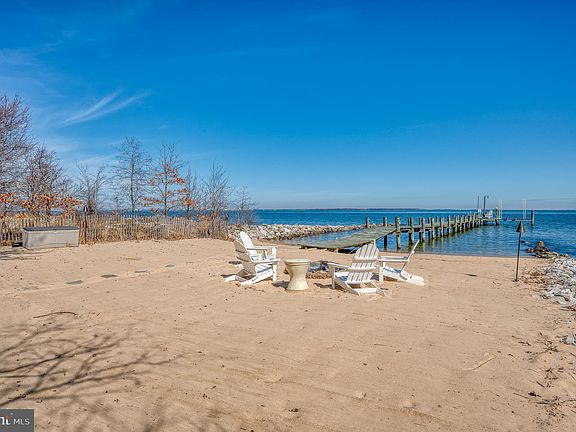 4th image of 2111 Lake Dr