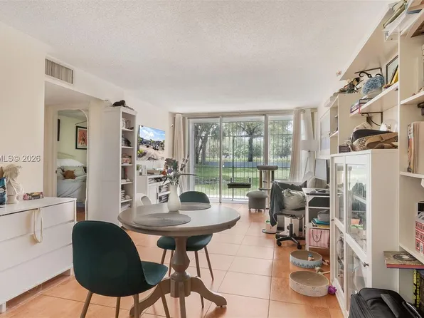 110 Fontainebleau Blvd APT 101, Miami, FL 33172