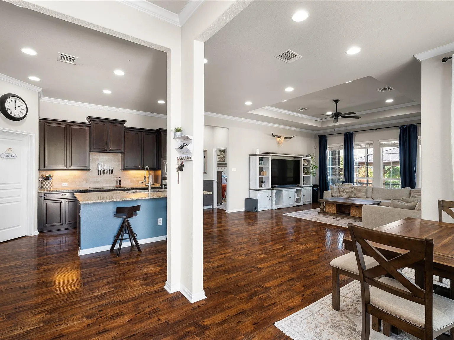 3 bed, 2.5 bath, 2429 sqft, $2,800 — Photo 4