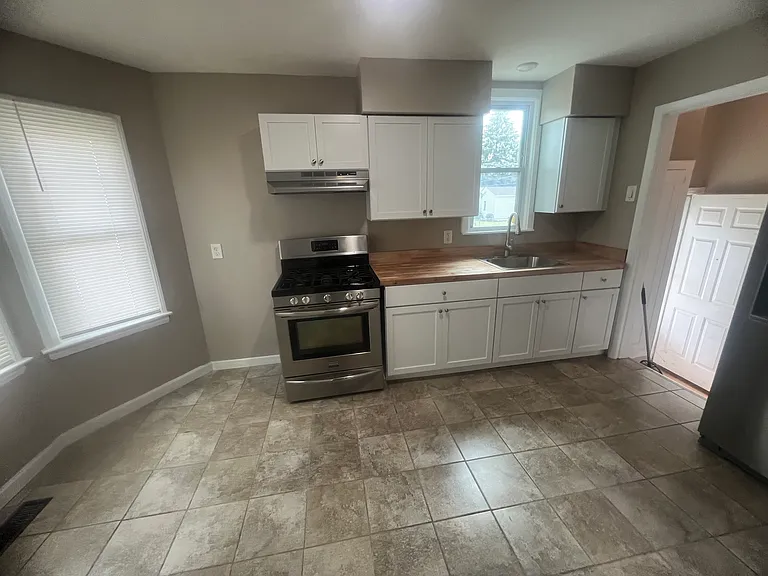 21301 Audette St — Photo 7