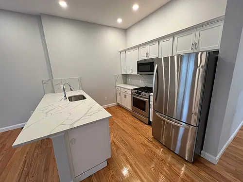 126 Cross St #2L Photo 1