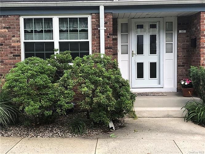 1st image of 195 Doxbury Ln