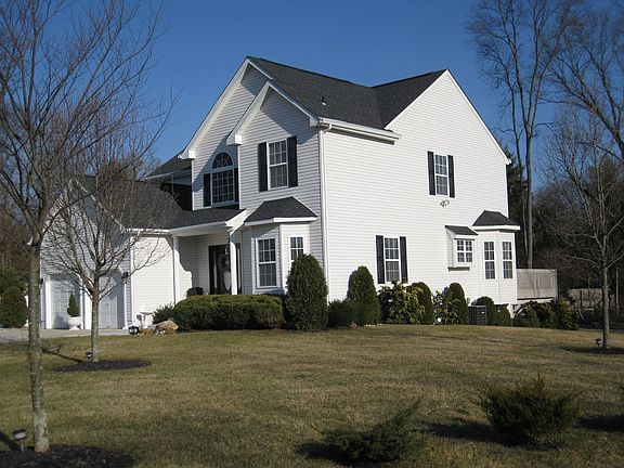 Front / Side facing lake