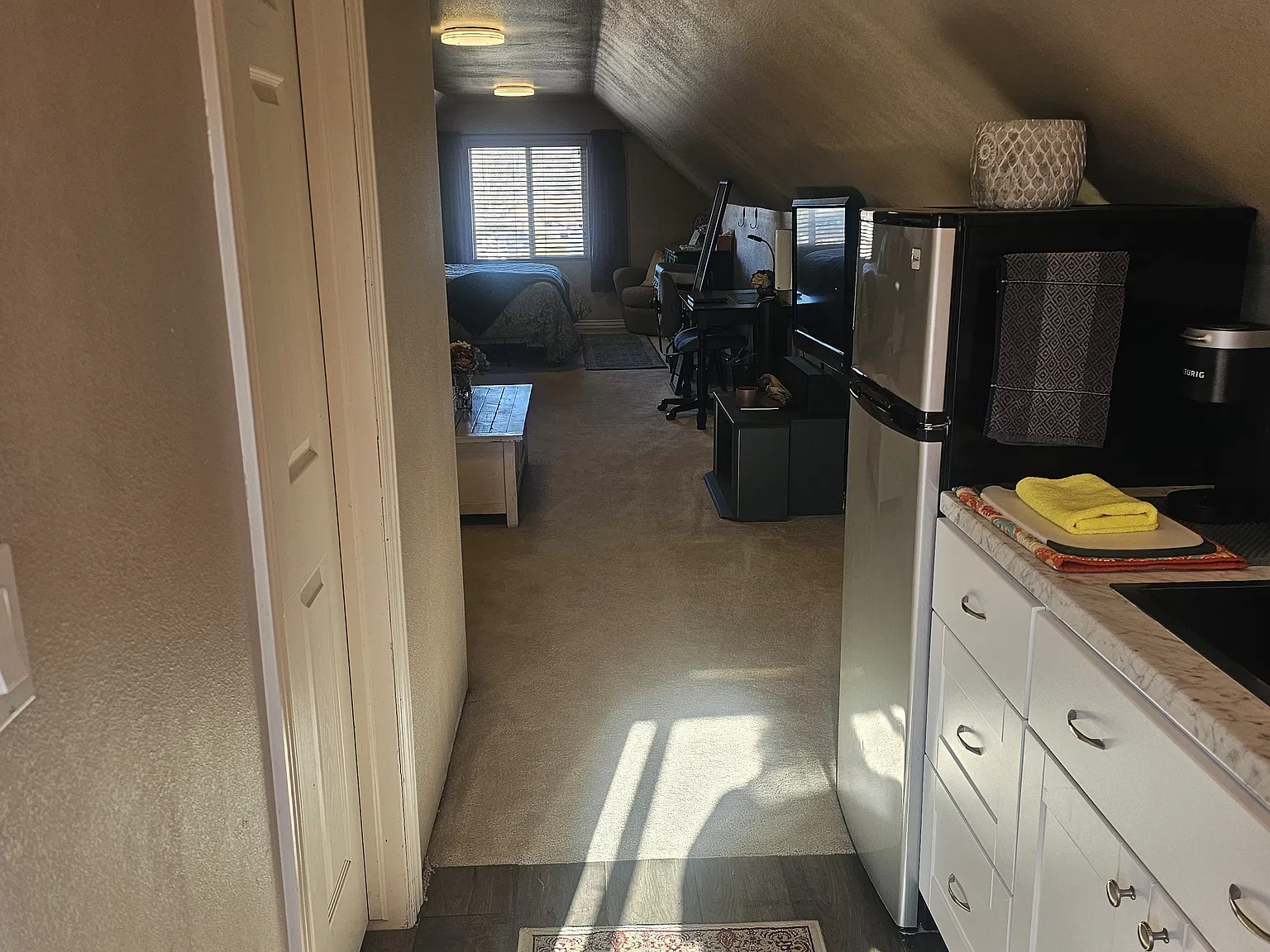Studio, 700 sqft, $1,100 — Photo 3