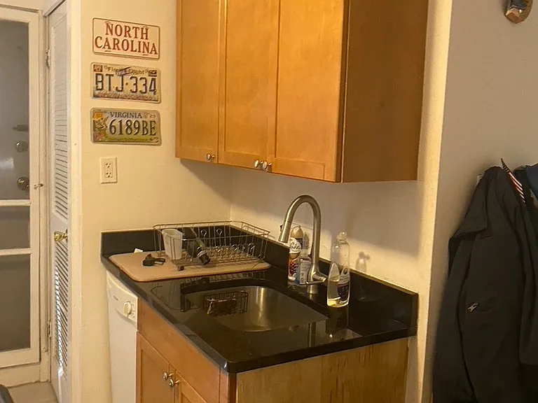 220 Hanover St #3 — Photo 24