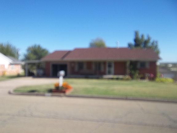 2nd image of 121 Sooner Dr