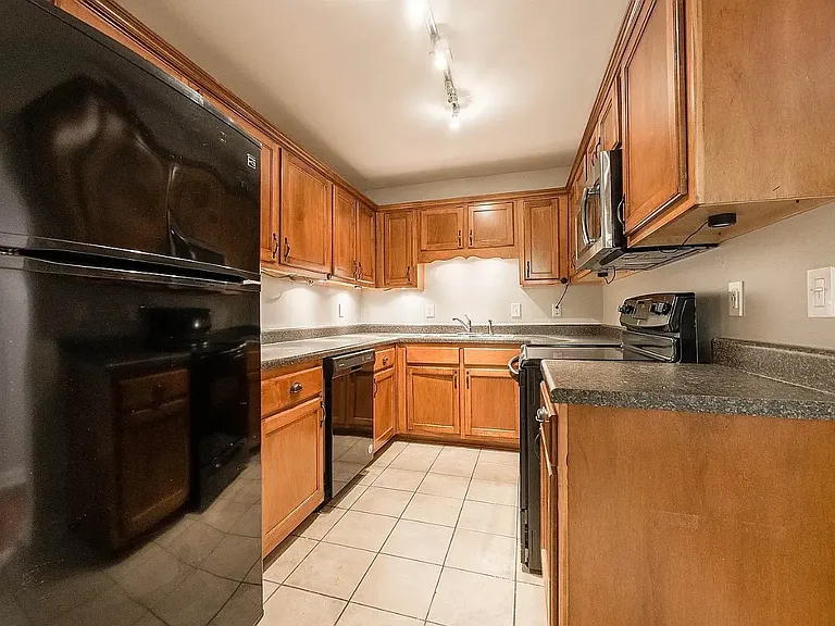 210 S McLean Blvd #11 — Photo 2