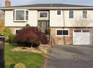 159 Connetquot Rd, Oakdale, NY 11769