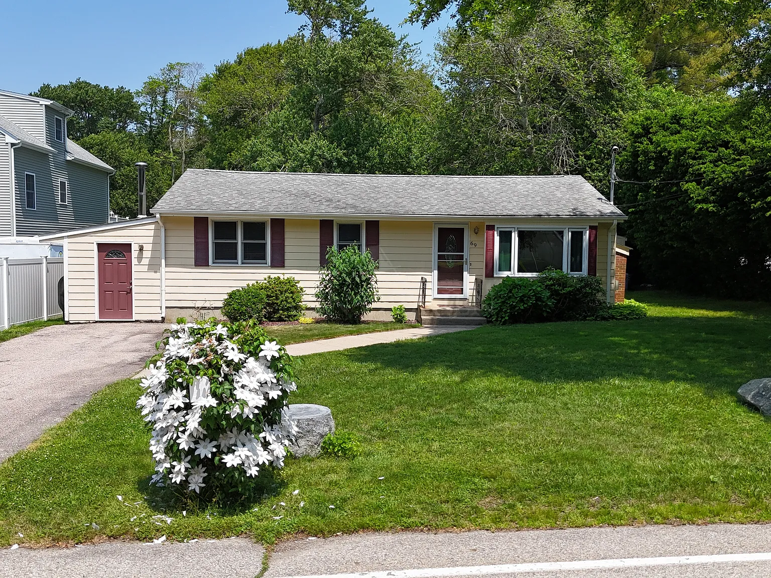 3 bed, 1172 sqft, $2,100 — Photo 1