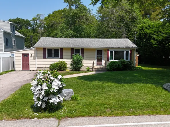 69 Foddering Farm Rd, Narragansett, RI 02882