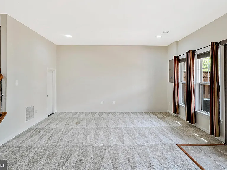 41835 Diabase Sq — Photo 59