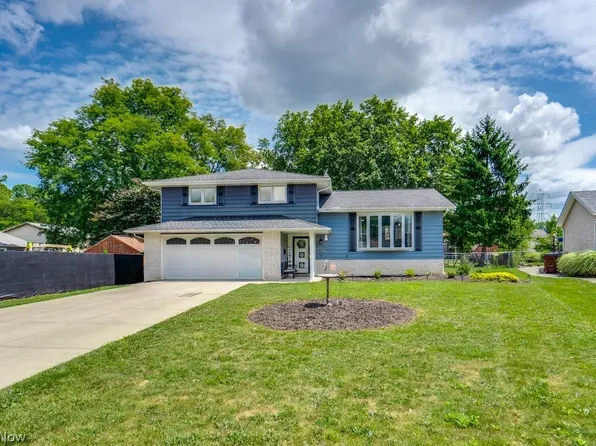 7821 W List Ln, Parma, OH 44130