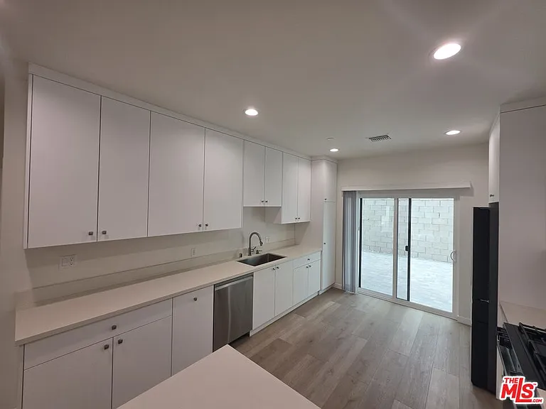 6748 Ben Ave — Photo 17