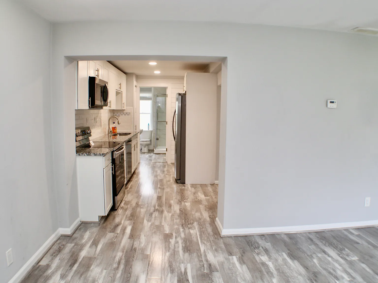 2 bed, 820 sqft, $1,350 — Photo 2
