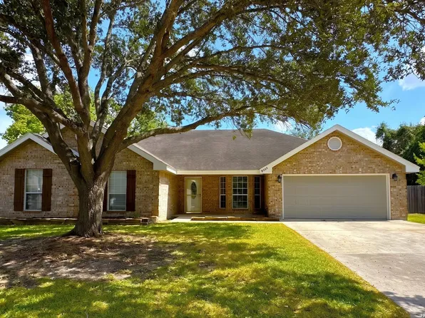 909 QUEENS DR, New Braunfels, TX 78130