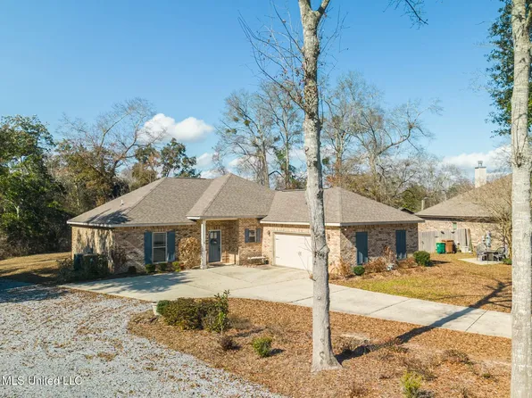 7 Canterbury Ln, Long Beach, MS 39560