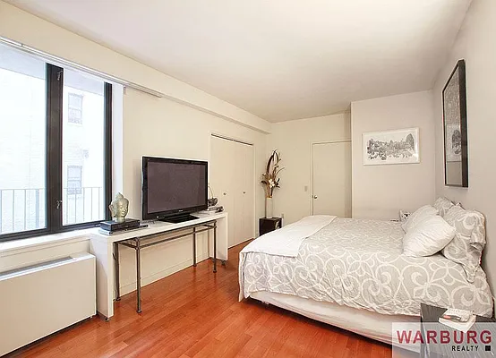 Sold by Warburg | media 6