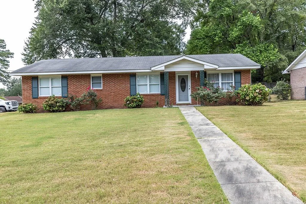 1319 Celeste Dr photo 1