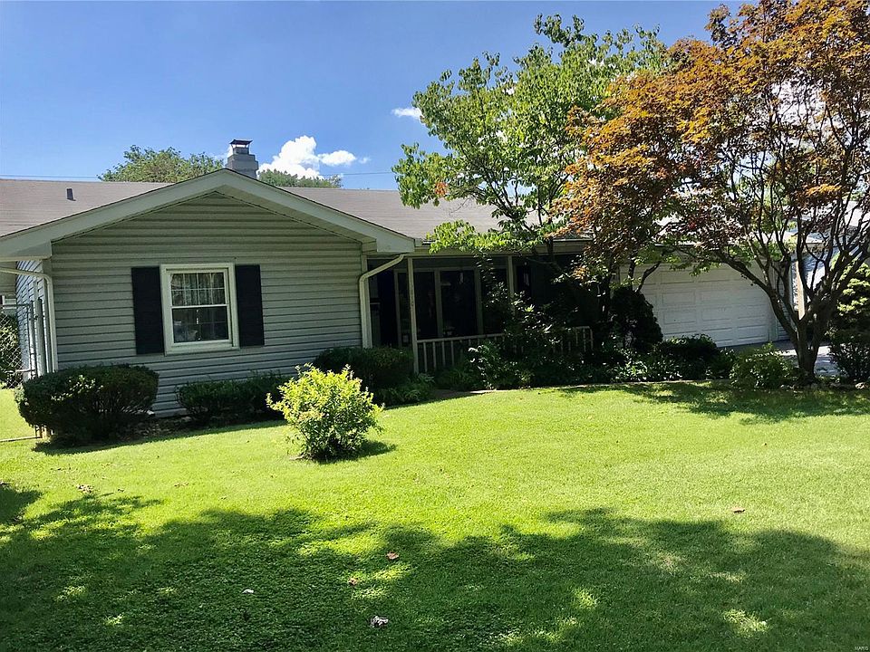 1st image of 810 Amherst Dr