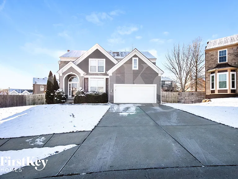 909 NE 93rd Ct — Photo 1