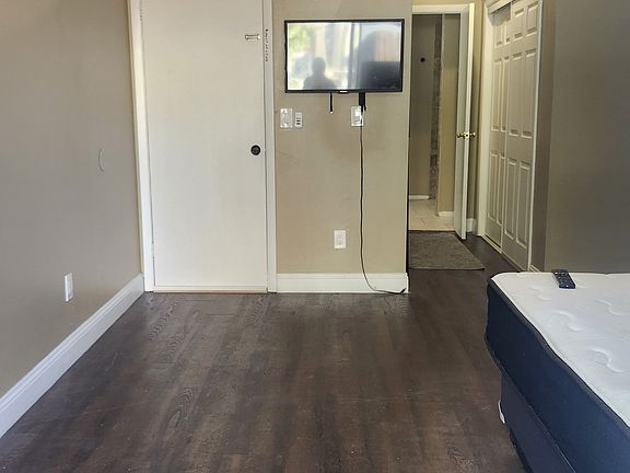 3rd image of 9476 Forest Hills Cir #B