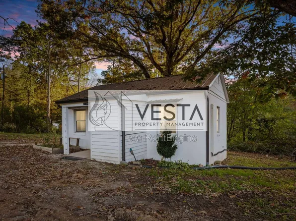 28 Bass Ln Unit 2, Hendersonville, NC 28791