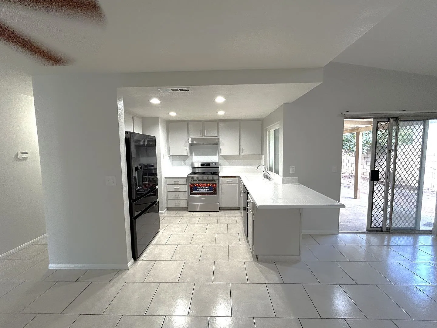 252 W Payson St Azusa 91702 (3 Bed / 1 Bath) — Photo 3