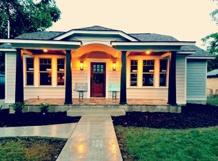1406 S 3rd St, Floresville, TX 78114