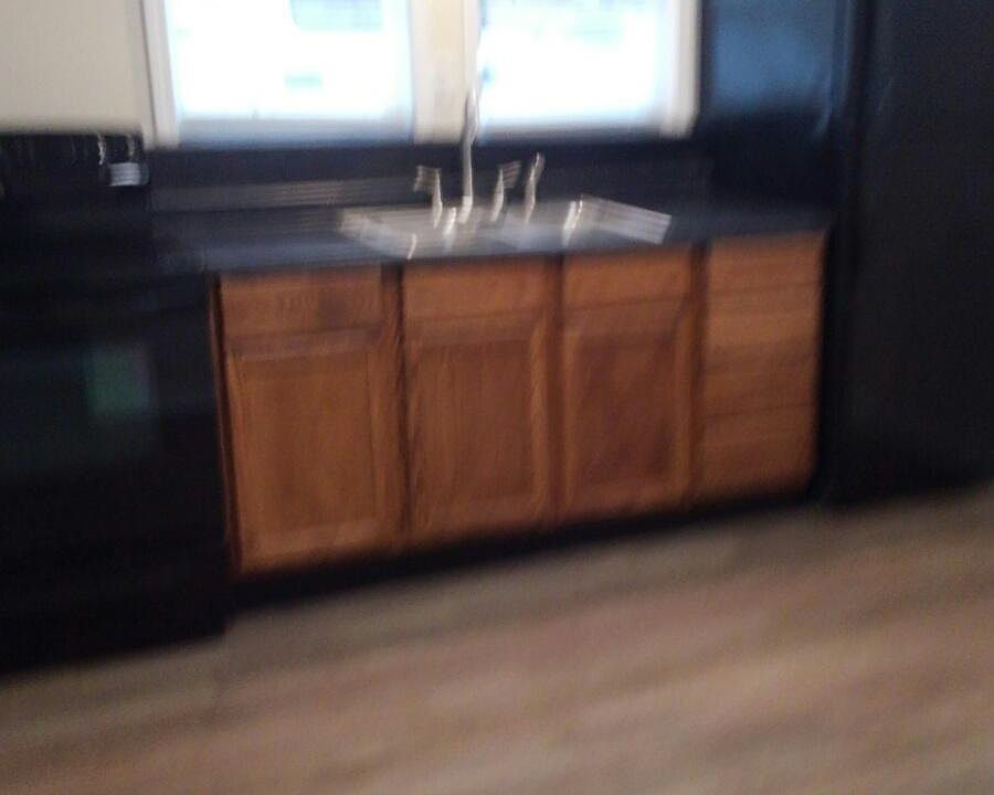 2nd image of 398 Ivanhoe Rd