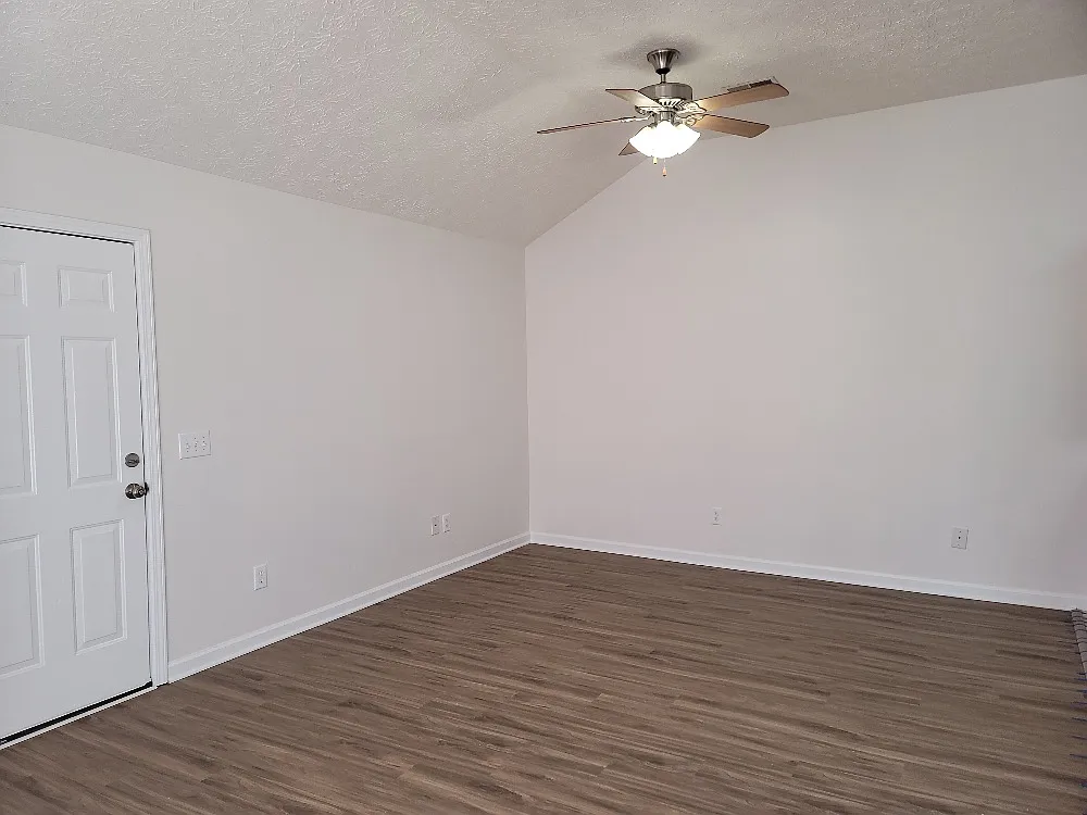 3 bed, 1204 sqft, $1,750 — Photo 2