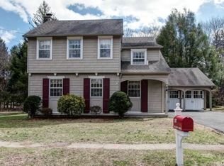 20 Hilltop Dr, Trumbull, CT 06611