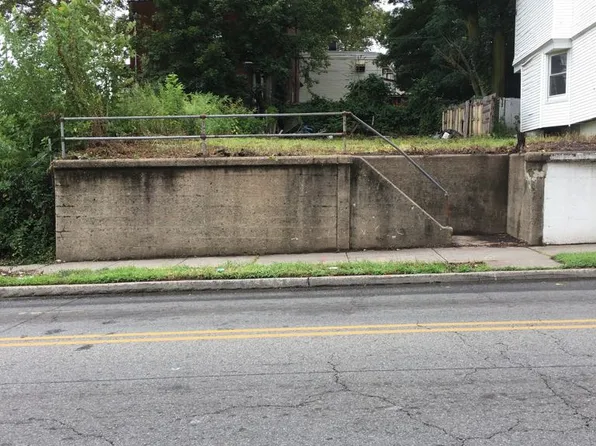 61 North Grove St, East Orange, NJ 07017