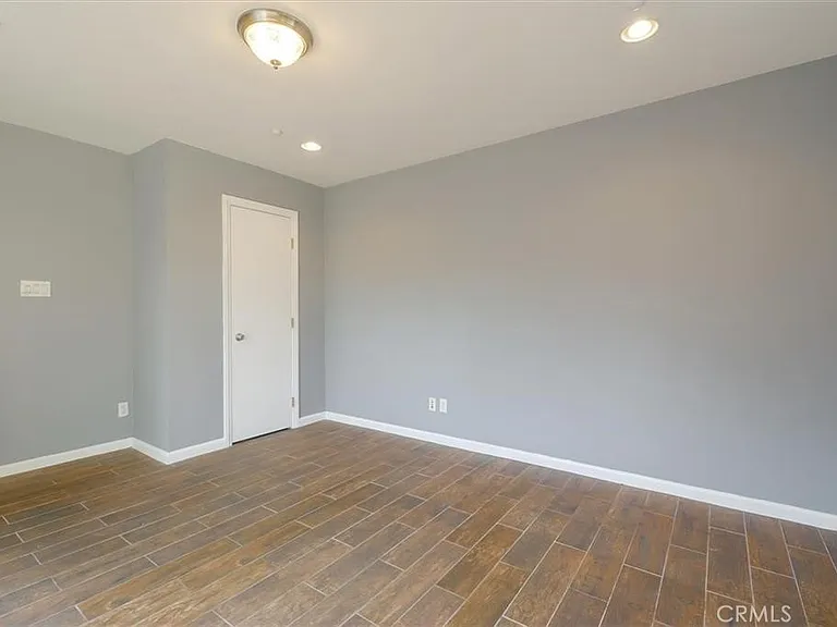 8512 Remmet Ave — Photo 31