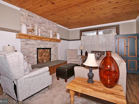 4th image of 203 Elm St